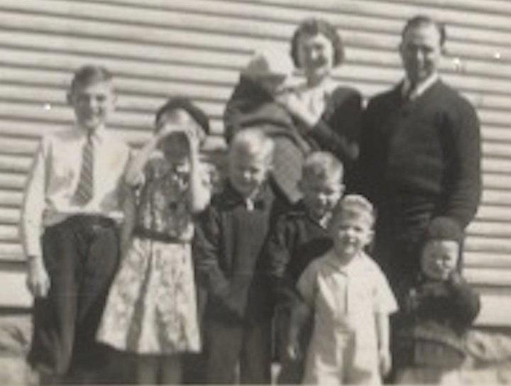 Mickley at age 10 with parents and six siblings.